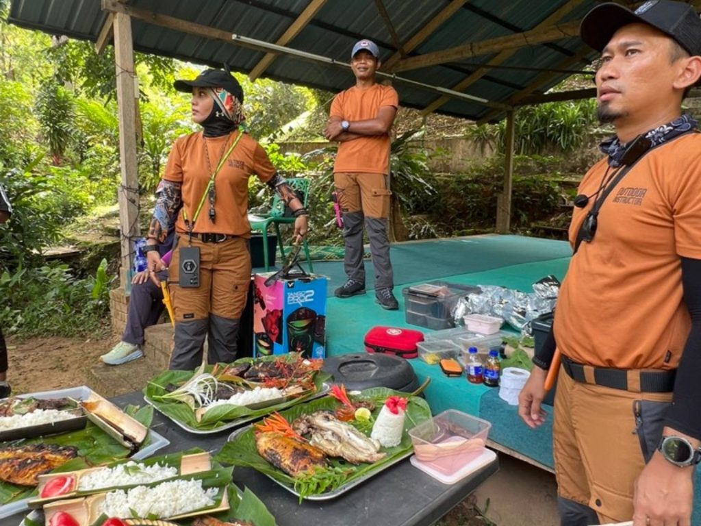 program yang dijalankan oleh jurulatih professional