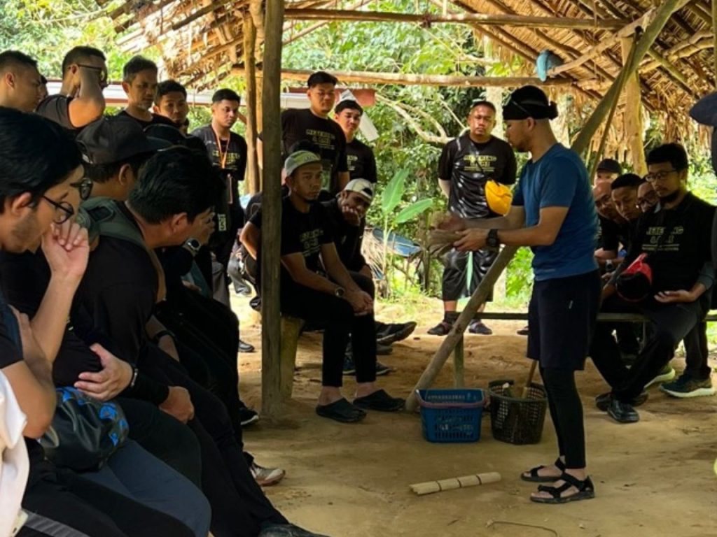 lawatan ke kampung orang asli memberikan pengalaman unik untuk peserta